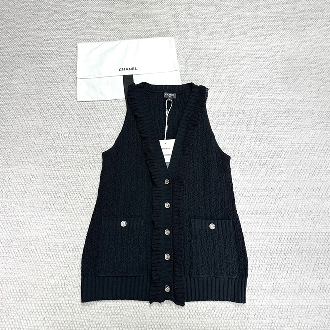 chanel ruffle trim hollow cable knit v neck sleeveless knit waistcoat